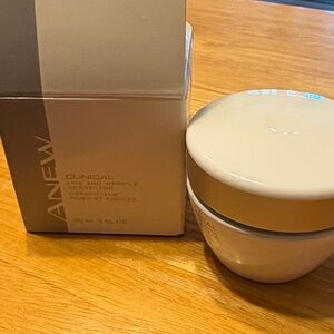 Avon ANEW Clinical Line and Wrinkle Corrector - Beige and White
